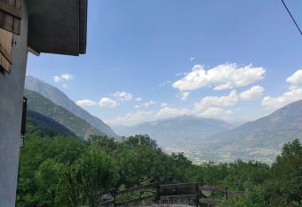 Alloggio immerso nella natura has Balcony rooms