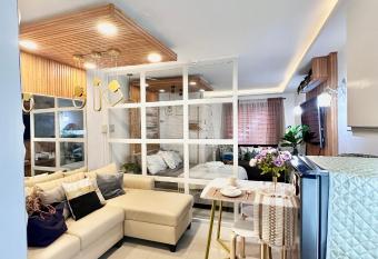 Queen Size Studio in Cebu City has Balcony rooms