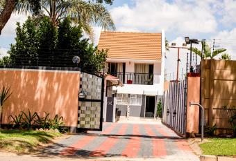 Lancaster Guest House has Balcony rooms