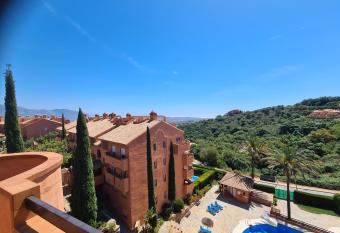 La Mairena, Marbella Ojen, top floor apartment Muybella, urb El Vicario allows 18 year olds to book a room