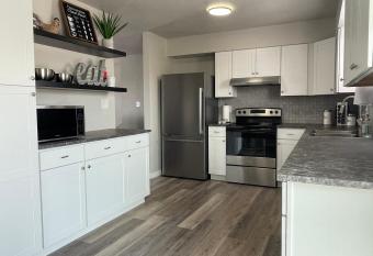 Ray's Place has Balcony rooms