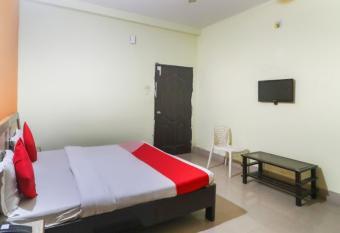 SWAETDEAL HOLIDAY INN has Balcony rooms