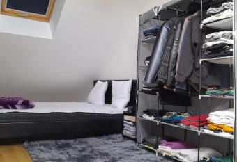 Appartement meubl      30 minutes de Paris allows 18 year olds to book a room