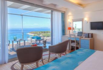 Tropical Hotel allows 18 year olds to book a room