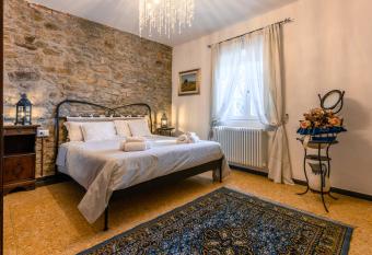 Villa Marino has Balcony rooms