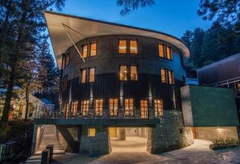 Nikko Nishimachi Club allows 18 year olds to book a room