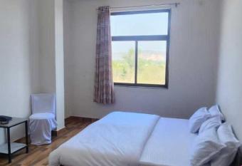 OYO Sidhivinayak Hotel And Restaurant allows 18 year olds to book a room