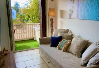 La Fr  gate - appartement    100 m de la plage has Balcony rooms