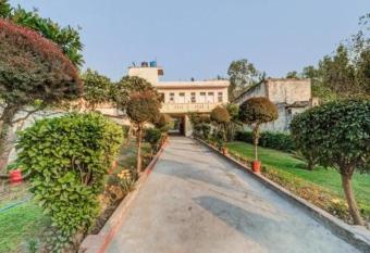 Rajeev House - Couples,Family, Corporate,Student,PG, Local ID Accepted has Balcony rooms