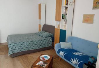 Grand studio 41m2 centre ville Au calme allows 18 year olds to book a room
