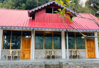 Royal Destiny Homestay has Balcony rooms