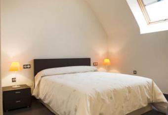 Archybal Apartamentos Tur  sticos y Suites allows 18 year olds to book a room