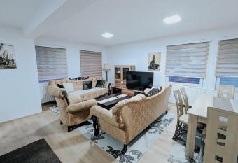 Apartment Cityscape has Balcony rooms