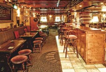 The Old Royal George has Balcony rooms