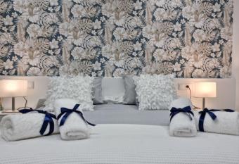 Casa Roman LUX has Balcony rooms