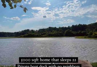 Lake front home away from home has Balcony rooms