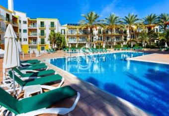 T1 Nora Velha allows 18 year olds to book a room