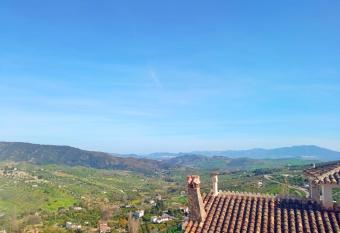La Jacaranda has Balcony rooms