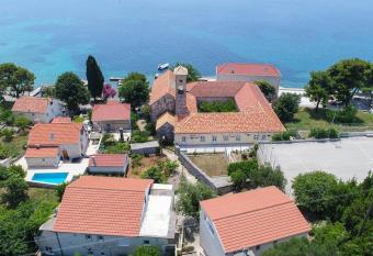 Apartments Sun has Balcony rooms