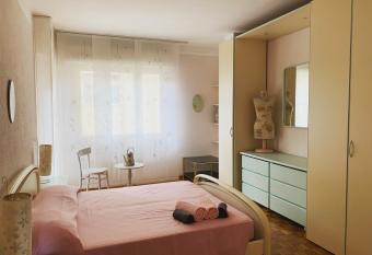 Casa Viola vicino al mare by SMART-HOME has Balcony rooms