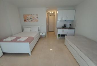 Elenis House has Balcony rooms