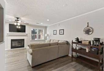 Auburn close to downtown/campus has Balcony rooms