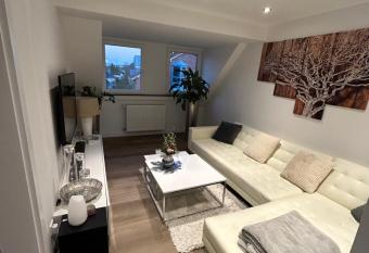 Ferienwohnung Nella allows 18 year olds to book a room