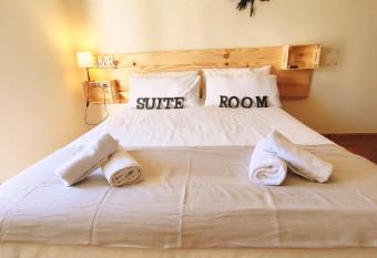 El Bosque Suites&Room By Mila Prieto allows 18 year olds to book a room