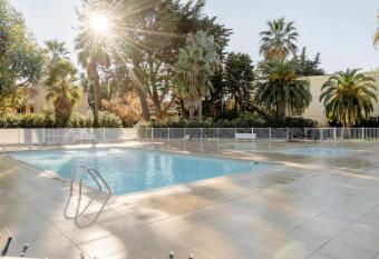 Spacieux 2pi  ces   5min de plages has Balcony rooms