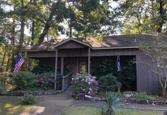 Mountain Harbor Forest View Lodge cottage has rooms with a private hot tub