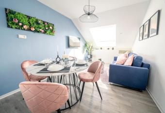 Noble Suite - Living & Work Place allows 18 year olds to book a room