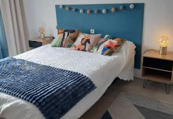 Chambre d h  te Chez Josie has Balcony rooms