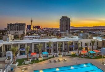 Luxury 2bd suite w/loft and living room has Balcony rooms