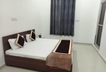 DIPEN GUEST HOUSE has Balcony rooms