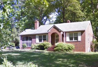 Less than 1 mile to THE AUGUSTA NATIONAL! allows 18 year olds to book a room