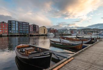 Flott leilighet midt i sentrum med fantastisk utsikt. has Balcony rooms