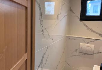 Maison Climatis  e 04 chambres Paris Disney CDG has rooms with a private hot tub