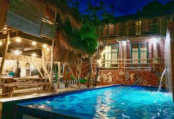 Capiz Beach Villa w/ pool (entire cottage for 12) has Balcony rooms