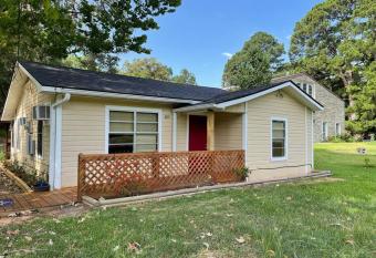 Shady Pine Cabin has Balcony rooms