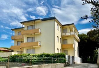 Il Pinolo 2 allows 18 year olds to book a room