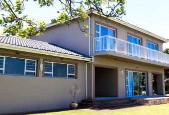 @95 Milford Avenue has Balcony rooms