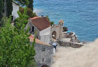 ALLERY2 allows 18 year olds to book a room