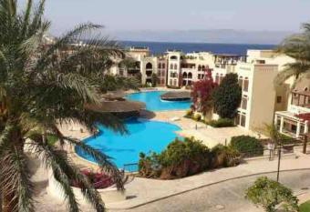 Charming Sea & Marina View allows 18 year olds to book a room