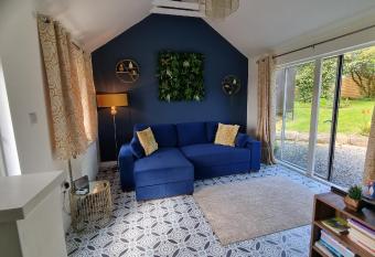 Hallegan Annexe with Private Garden and Woodland allows 18 year olds to book a room