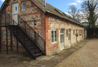 The Stable Loft, Stonehenge, Scotland Lodge Farm allows 18 year olds to book a room