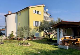 Goldfinch Estate allows 18 year olds to book a room