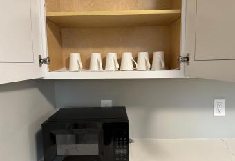 J2 Pleasant Queens Size room near St. Peter's hospital & New Brunswick Downtown allows 18 year olds to book a room