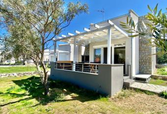 Spyros Villa - Rachoni has Balcony rooms