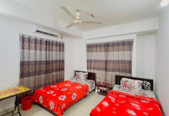 Mohammadia Restaurant & Guest House allows 18 year olds to book a room