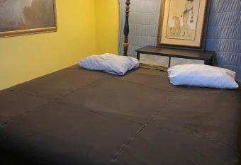 Cozy room near Airport & Highway has Balcony rooms